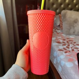 Neon pink venti iced starbucks cold cup!!🩷 with neon straw!! never used!